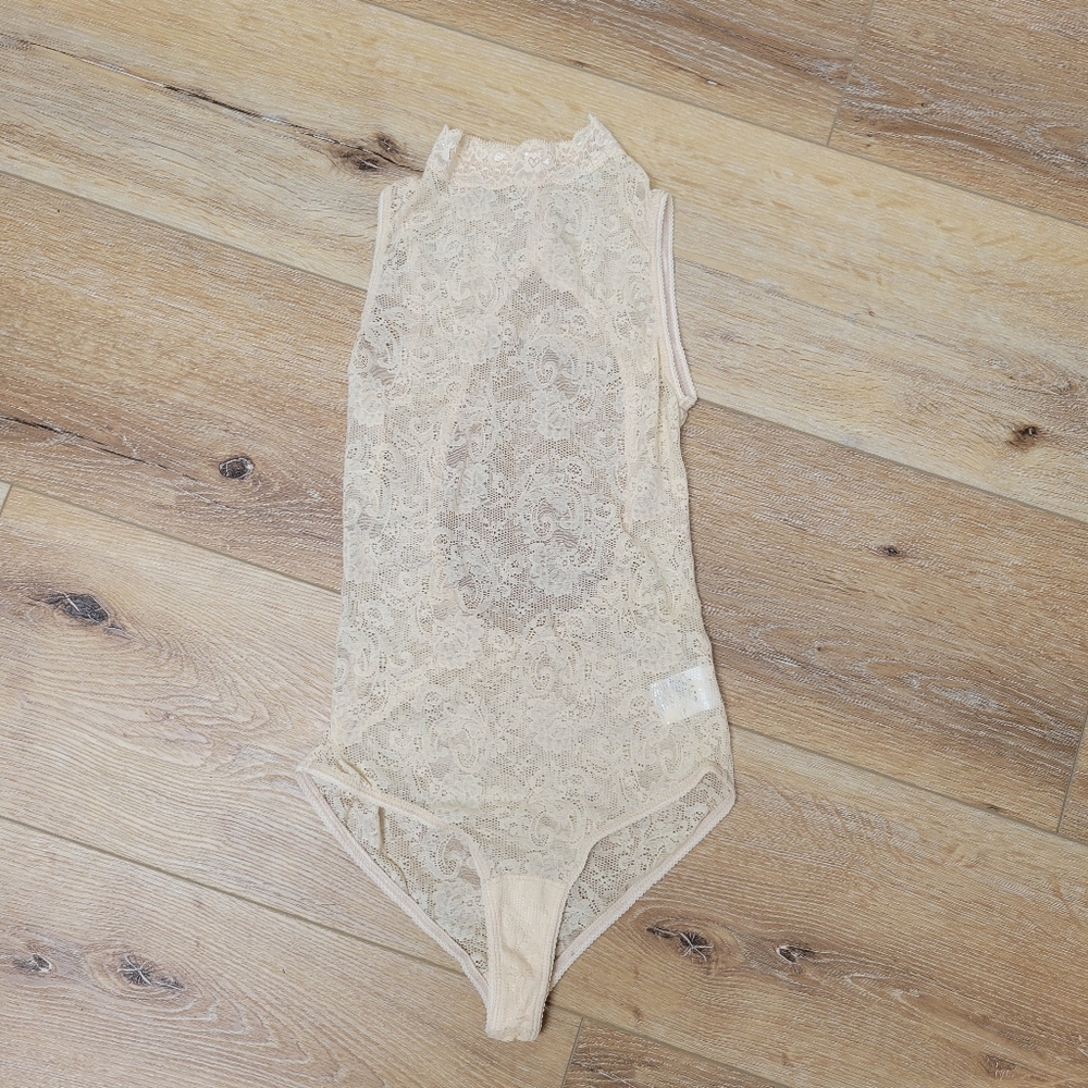 Urban Outfitters Kimchi Blue Lace Bodysuit Small